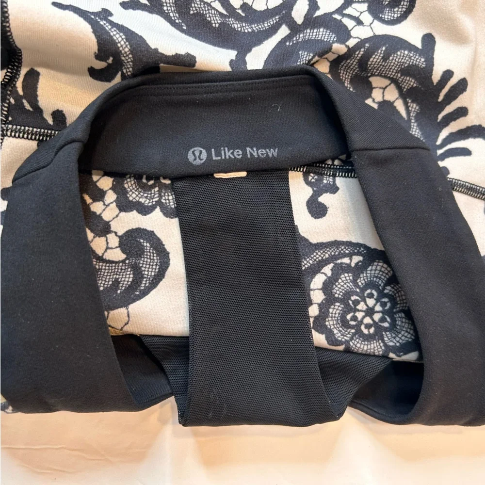 Lululemon Athletica Laceoflage WorkOut Scoop NeckTank Top Black Crème Floral SZ6